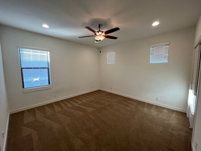 Building Photo - 1146 N Olive St
