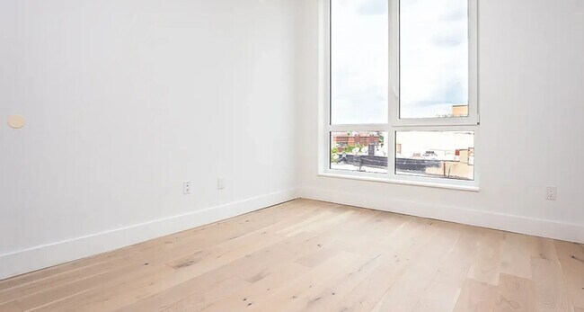 Building Photo - 491 Evergreen Avenue