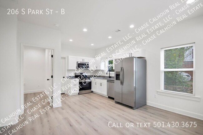 Building Photo - 206 S Park St