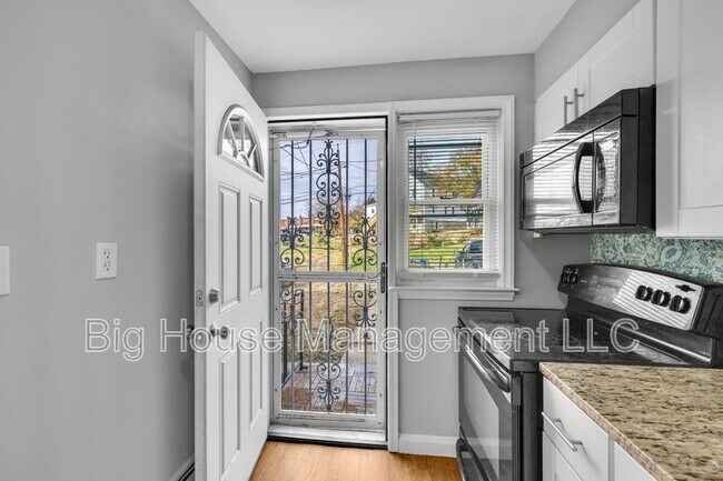 Building Photo - 4310 Roberton Ave