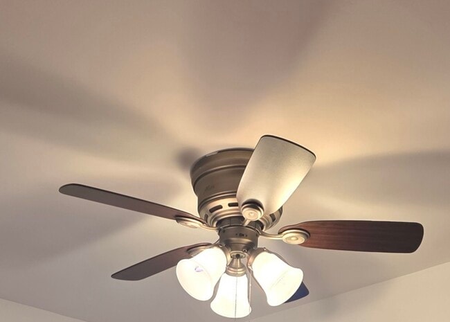 Building Photo - 2544 W Hollywood Ave