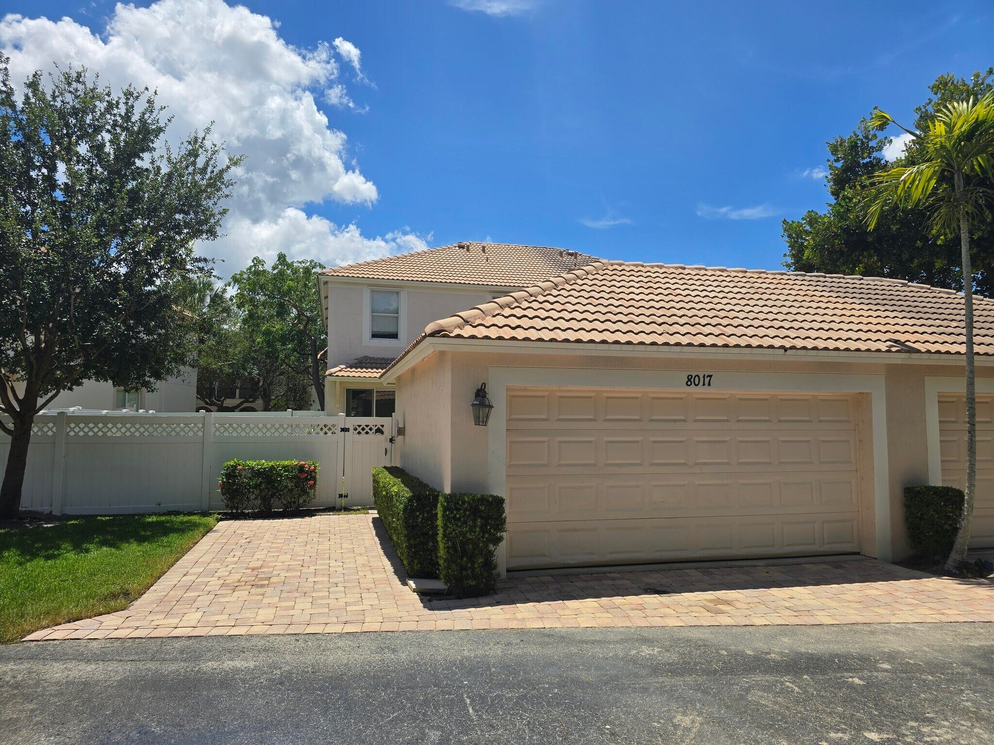 Building Photo - 8017 Murano Cir