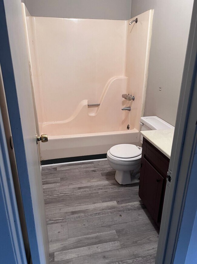 Building Photo - Monthly Paid Rent