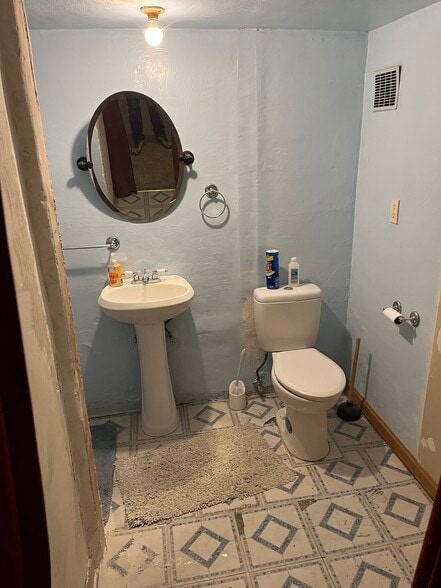 bathroom - 2017 Natona Rd