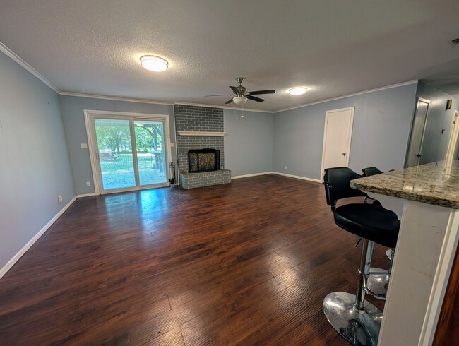 Building Photo - Available Now, PG 4 Bedroom