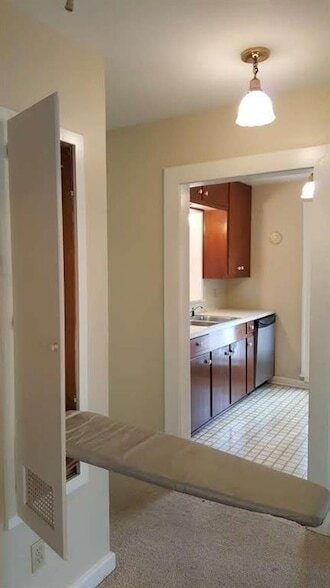 Building Photo - 316 1/2 E 7th Street Unit