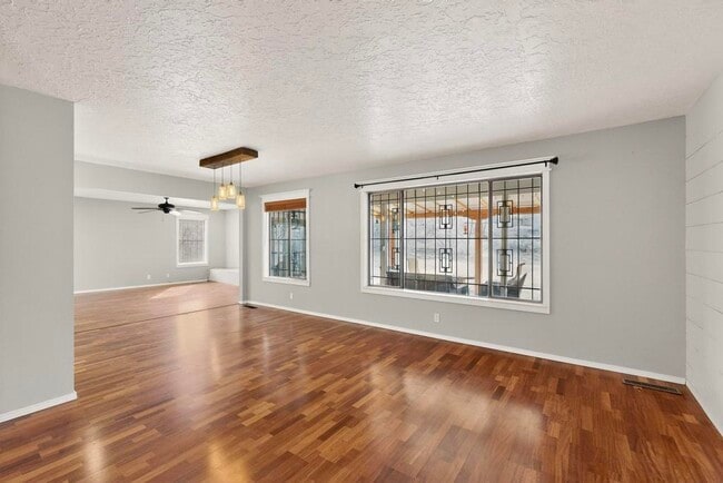 Building Photo - 717 Sagewood Ct SE