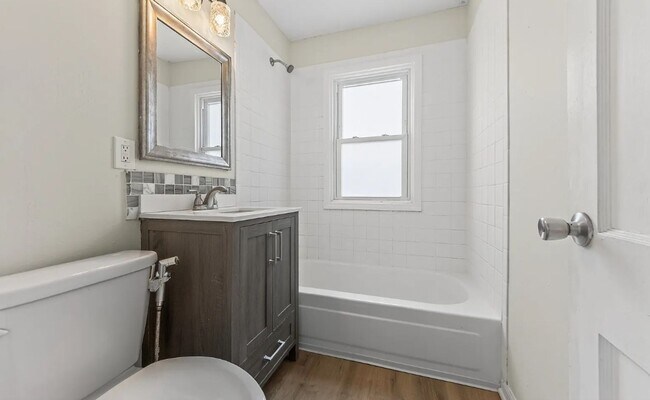 Building Photo - 3 BR/1BA | Newly Renovated Single Family Home | Great backyard| In Blue Springs!