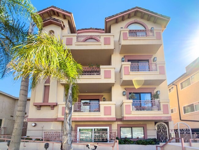 Primary Photo - Spacious 3BR Condo with Luxury Finishes in Brentwood!