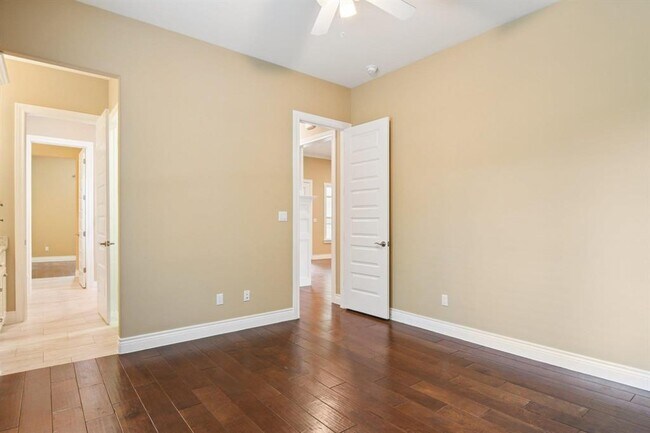 Building Photo - 124 Abamillo Dr