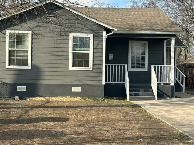 Building Photo - 2025 Texas Ave