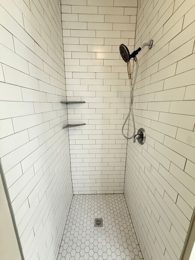 Building Photo - Renovated Cornelius Condo | Two Covered Balconies | Walk to Downtown & Antiquity | Lake Norman Area