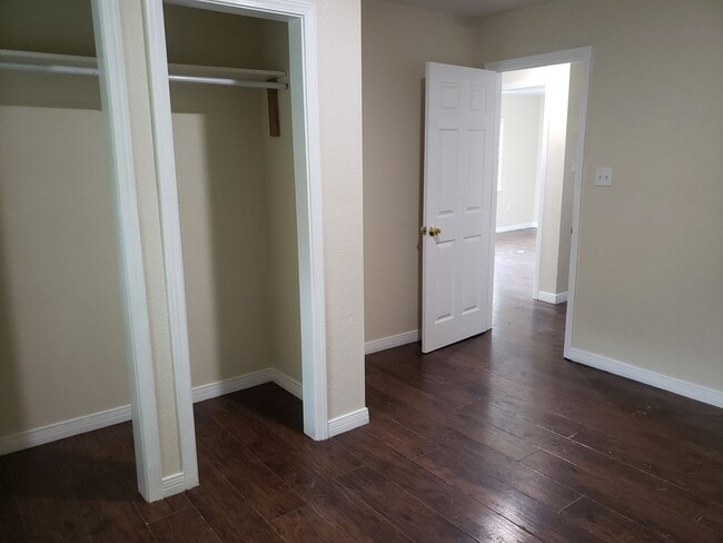 Building Photo - 3 Bedroom Home 2 bath