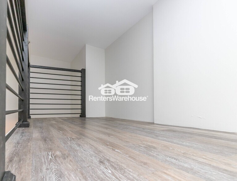 Building Photo - 412 Delaware St