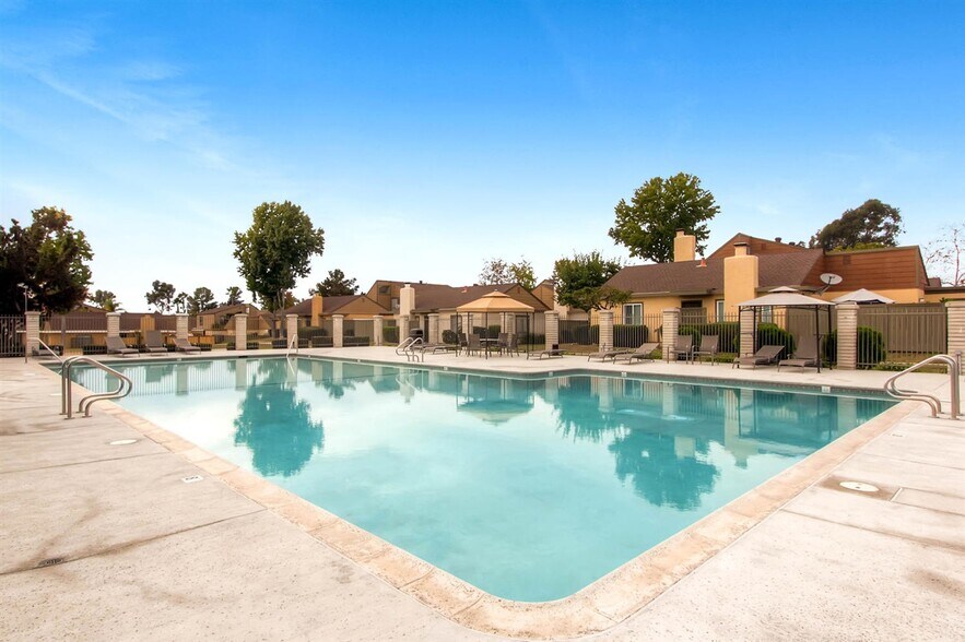 Swimming Pool - 10659 Caminito Cascara