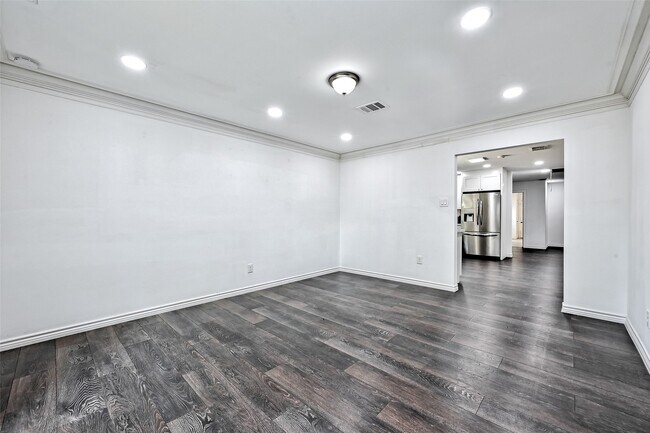 Building Photo - 5319 S Braeswood Blvd