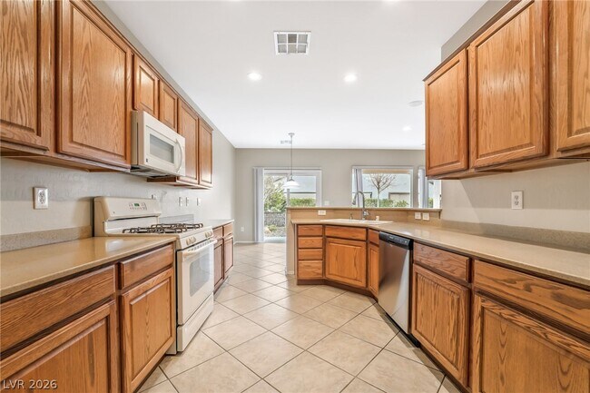 Building Photo - 2560 Crater Rock St