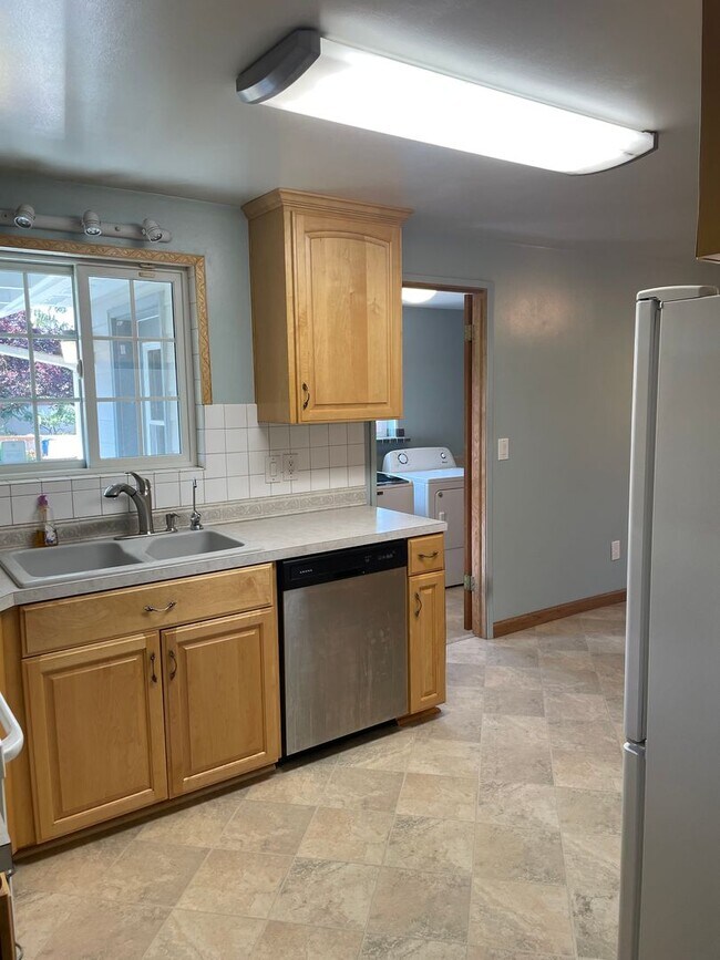 Building Photo - 2 BR/1.75 BA home in Edmonds