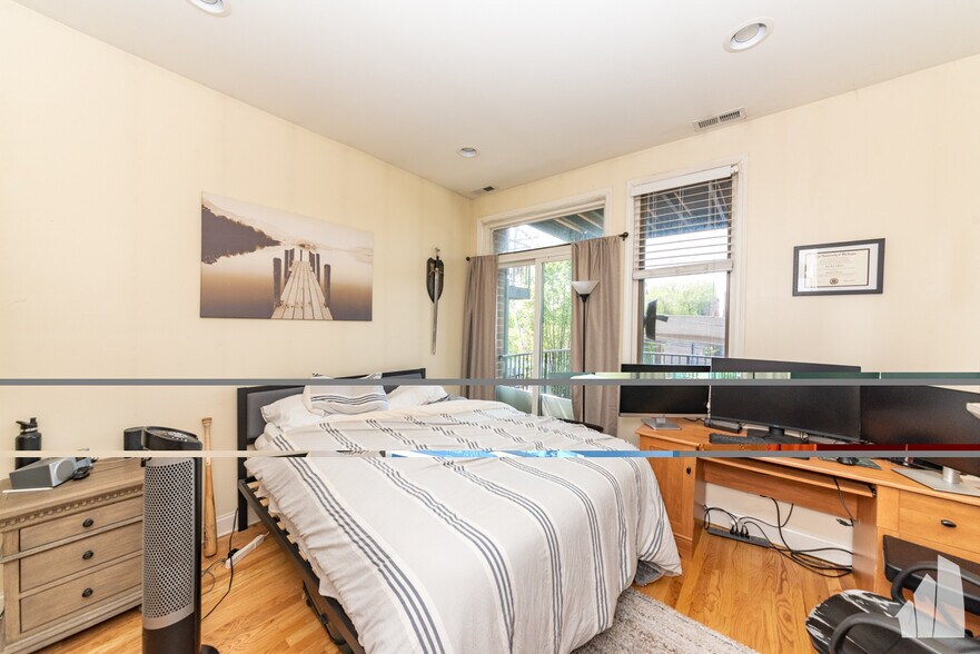 Building Photo - 1133 W Addison St