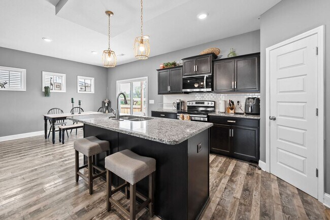 Building Photo - 1116 Eagle's View Dr