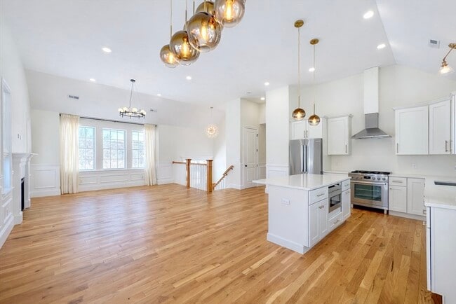 Building Photo - 261 Main St