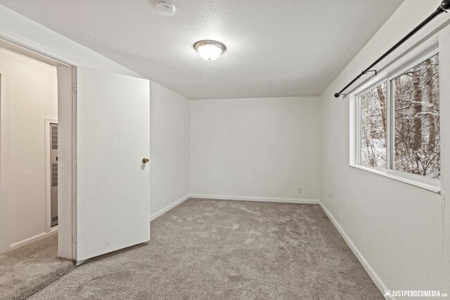 Building Photo - 20513 Scenic Dr