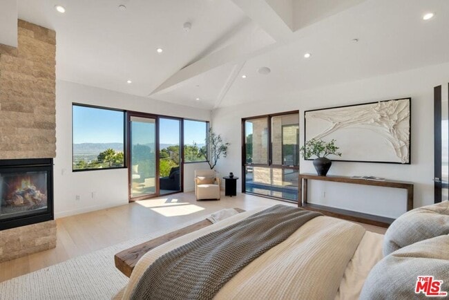 Building Photo - 3116 Elvido Dr