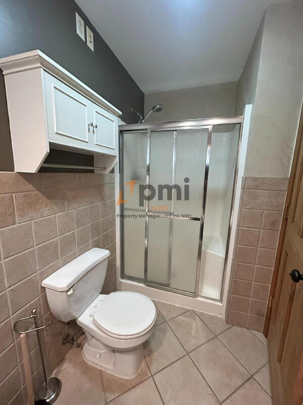 Building Photo - 5107 White Oak Terrace