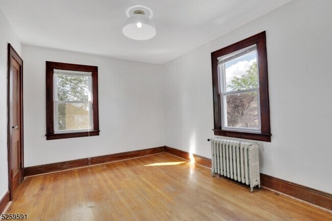 Building Photo - 65 10th St