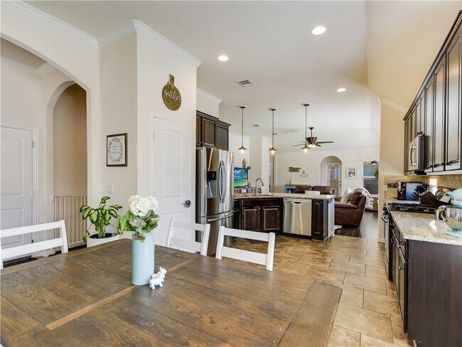 Building Photo - 701 Cardenas Ln
