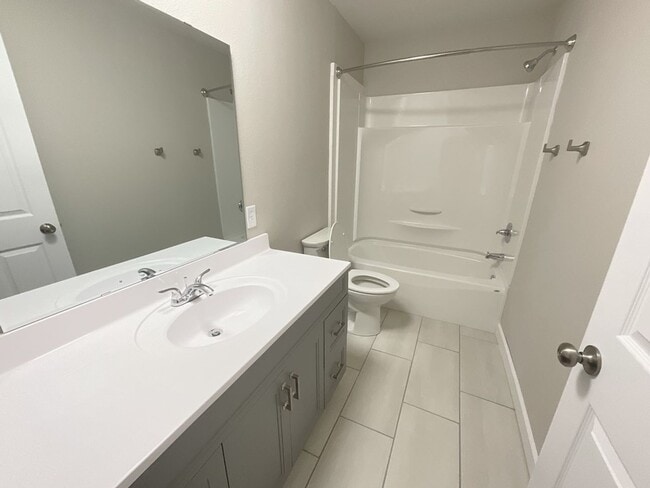 Building Photo - Leasing