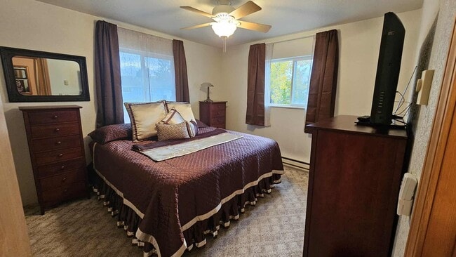 Building Photo - Fully Furnished House with views and all utilities covered