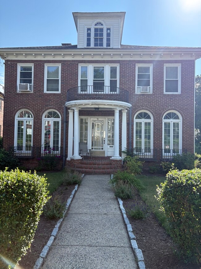 Building Photo - 51 Algonquin Rd