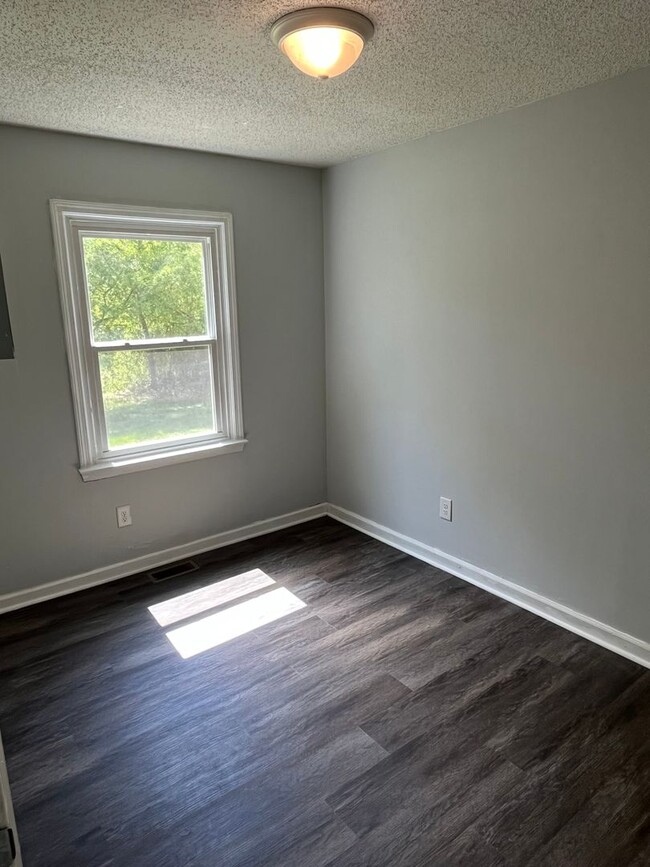 Building Photo - 1st Floor 2 Bed, 1 Bath Condo in Concord