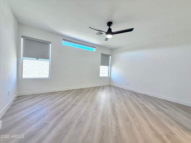 Building Photo - 6891 W Via Del Sol Dr