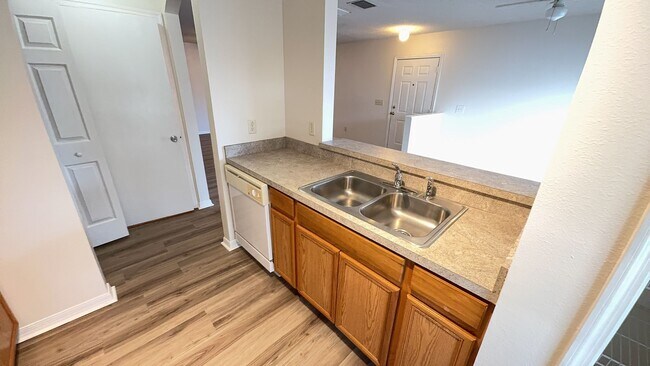 Building Photo - MOVE IN SPECIAL- Newly renovated 3 bedroom/2.5 bath townhouse for rent located in the lovely gate...