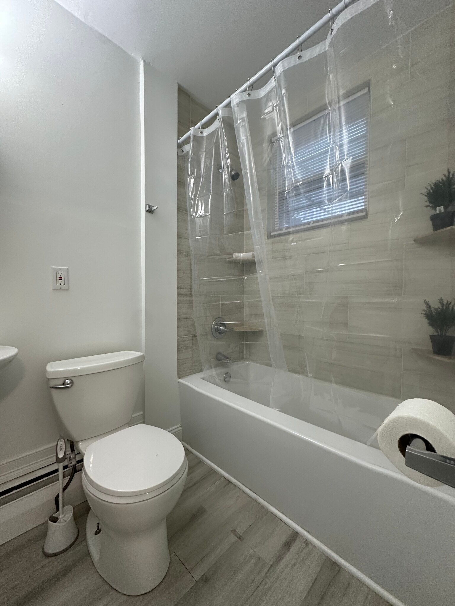 Building Photo - 176 Pearl St