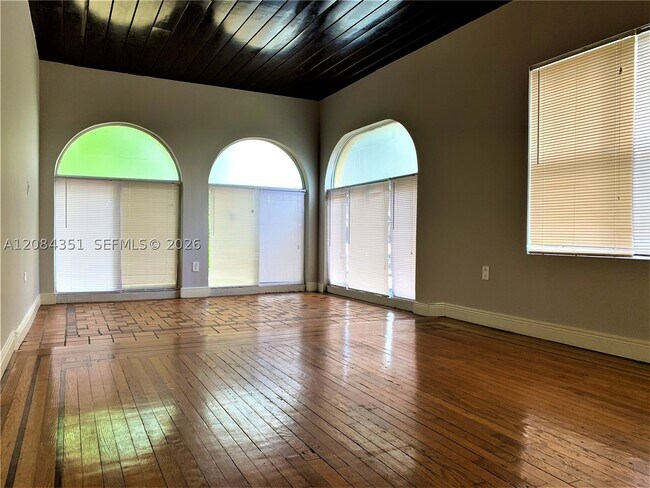 Building Photo - 176 NE 46th St