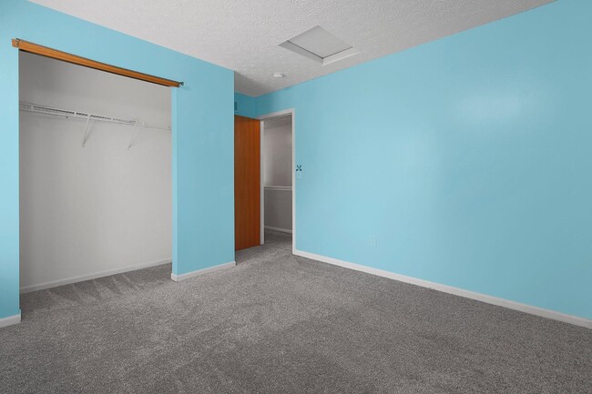 Building Photo - 299 Iris Trail Dr