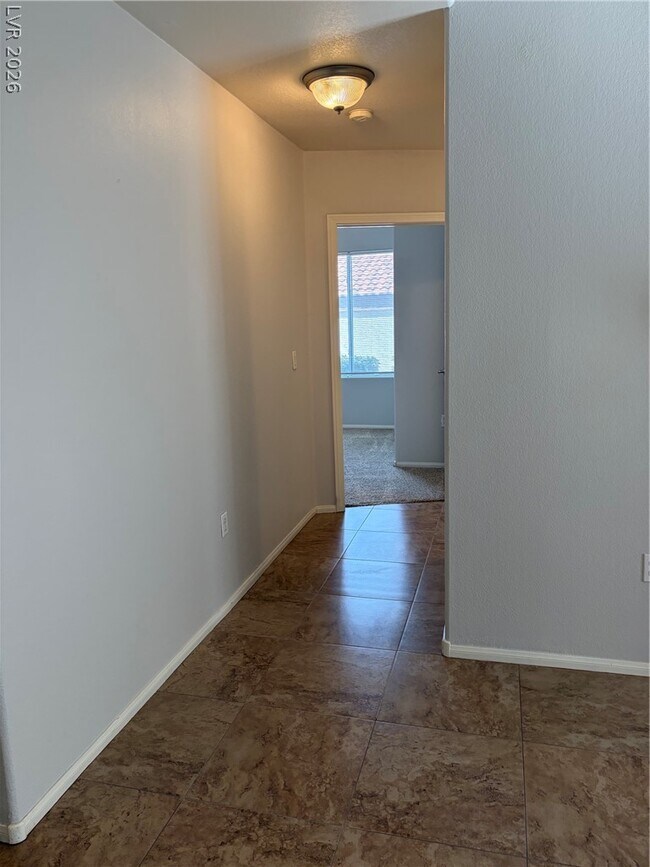 Building Photo - 2305 W Horizon Ridge Pkwy