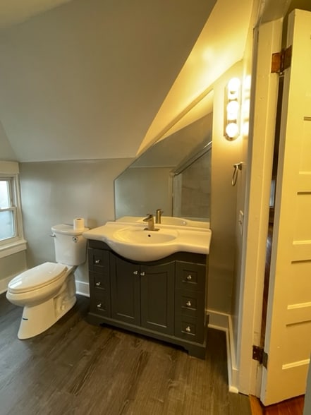 Building Photo - 370 Howell Ave