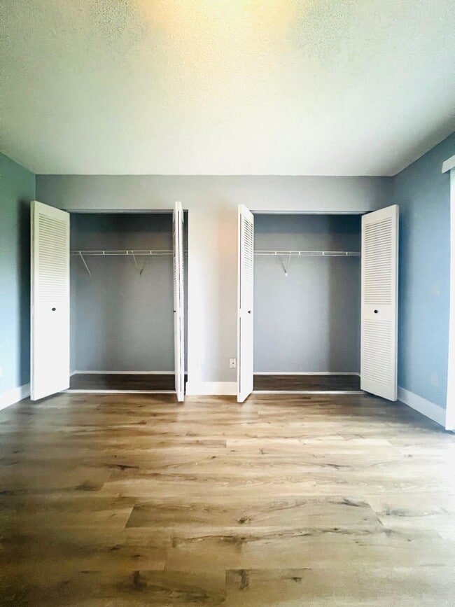 Building Photo - 1535 Meadows Cir W
