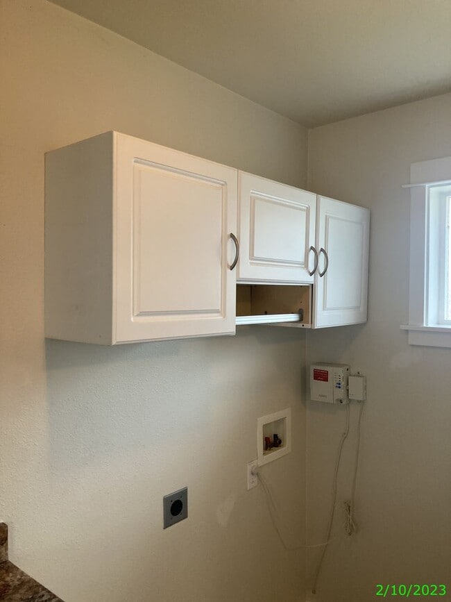 Building Photo - 1020 NE 12th St