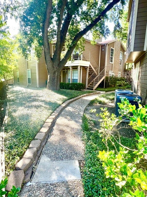 Building Photo - 1880 White Oak Dr