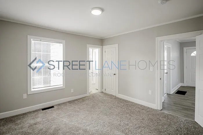 Building Photo - 8203 4th Ave S