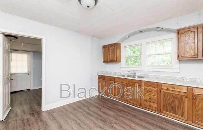 Building Photo - 917 Watt St