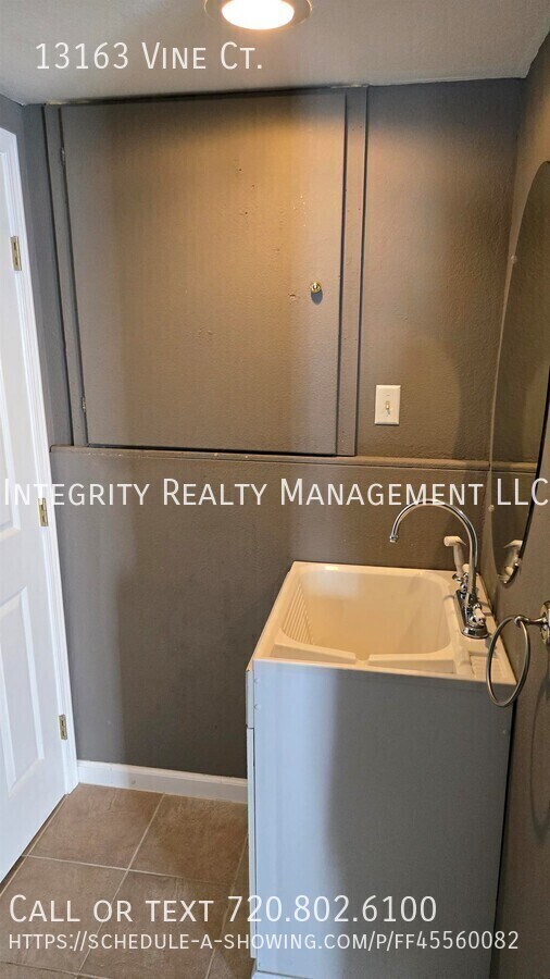 Building Photo - 13163 Vine Ct