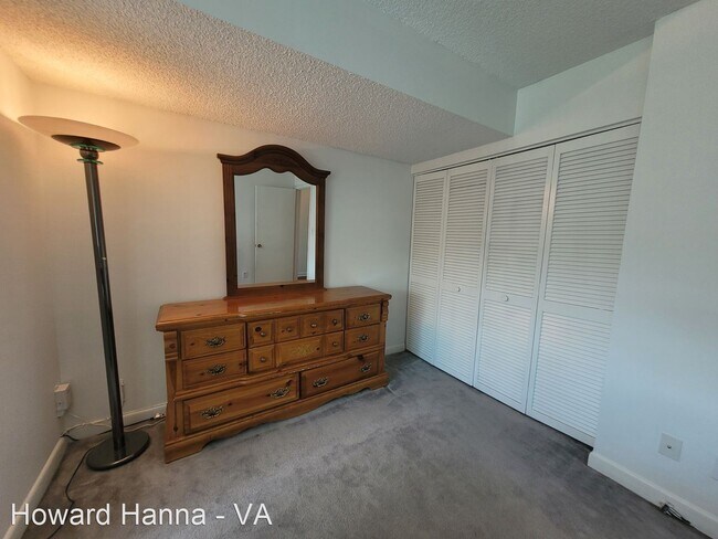 Building Photo - 2 br, 2 bath House - 3288 Page Avenue, #304