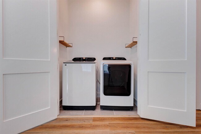 Building Photo - 2751 Freund St