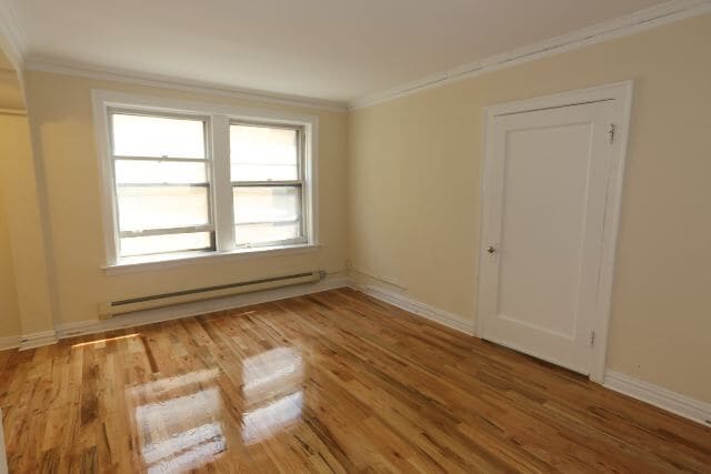 Building Photo - 430 W Roscoe St